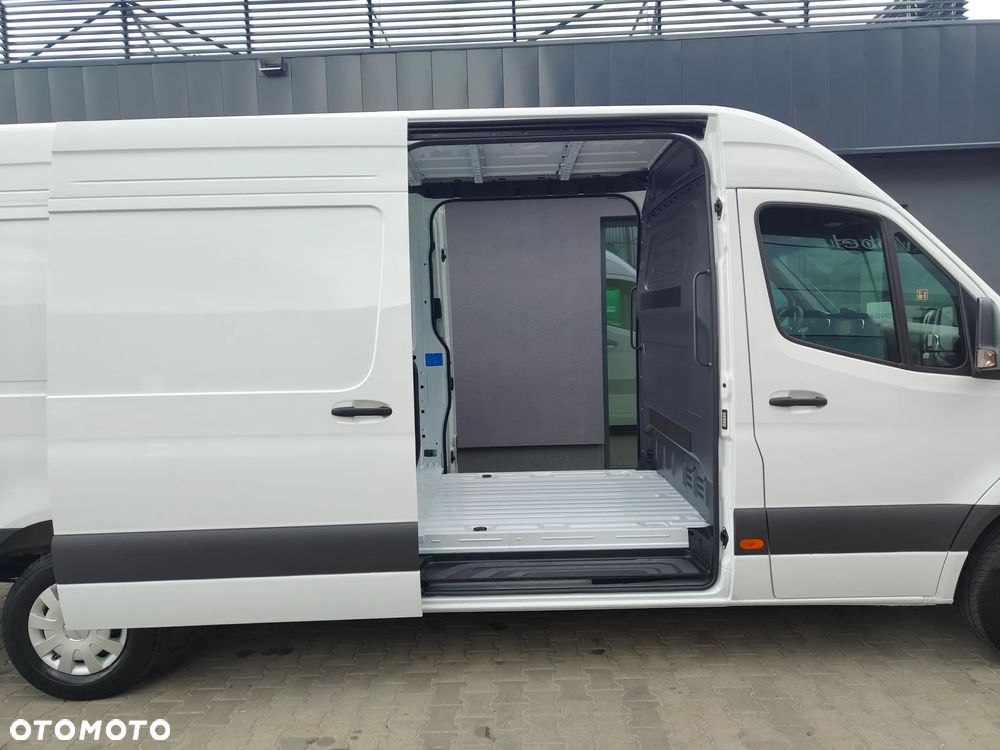 Mercedes-Benz Sprinter - 10