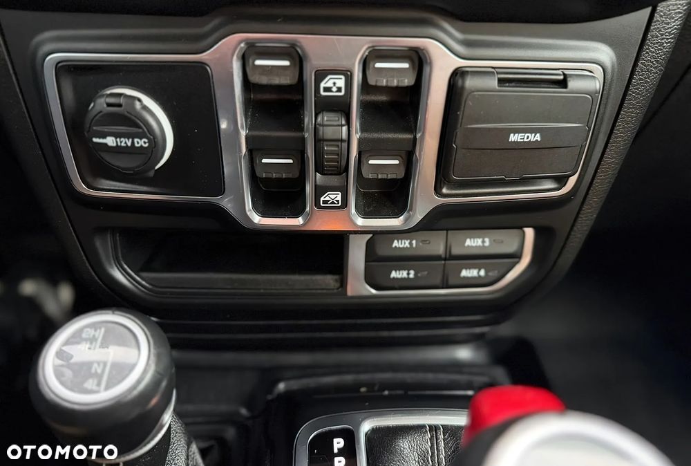 Jeep Wrangler - 11