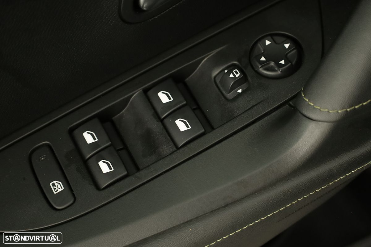 Peugeot 2008 1.2 PureTech GT EAT8 - 21
