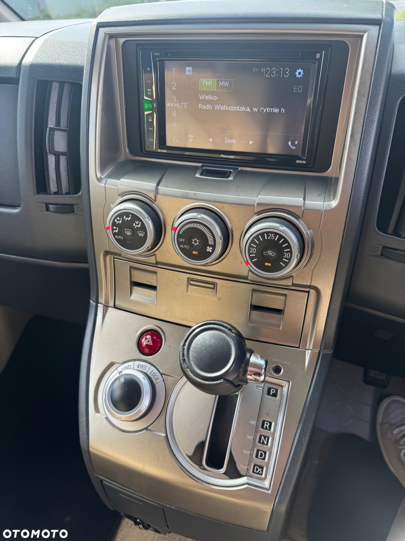 Mitsubishi L400 - 24