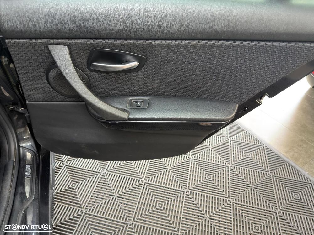 BMW 318 d Pack M - 32