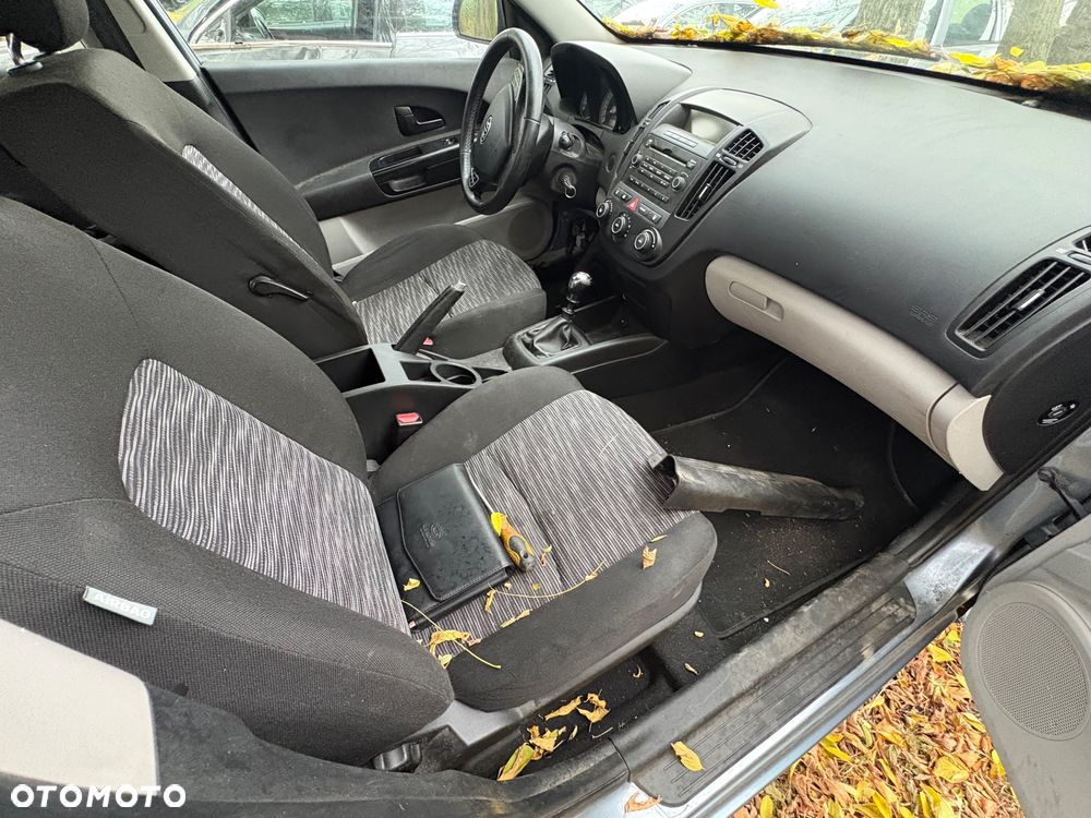 Kia Ceed - 7