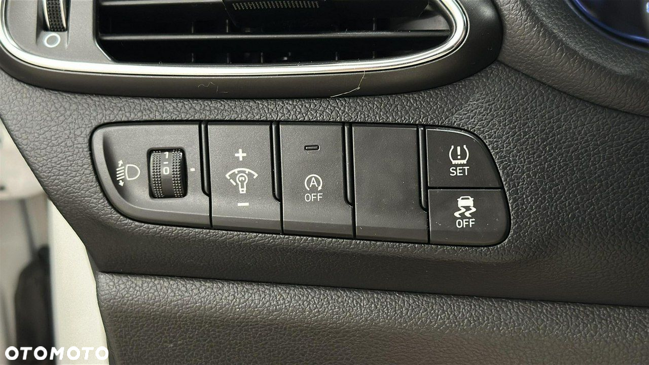 Hyundai i30 1.5 DPI Classic + - 25