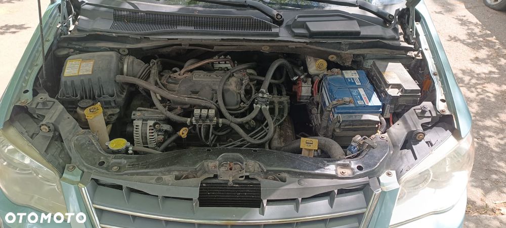 Chrysler Town & Country - 11