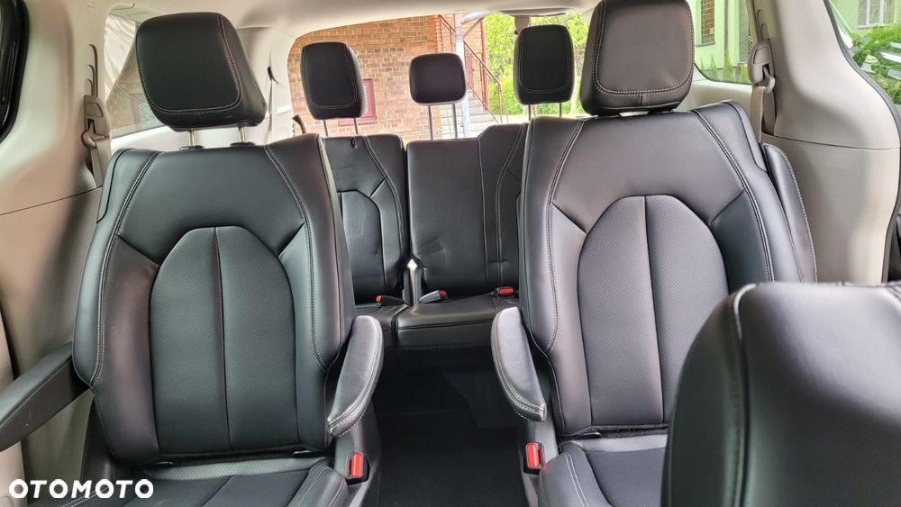 Chrysler Pacifica - 12