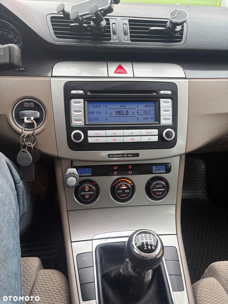 Volkswagen Passat 2.0 TDI Comfortline - 12