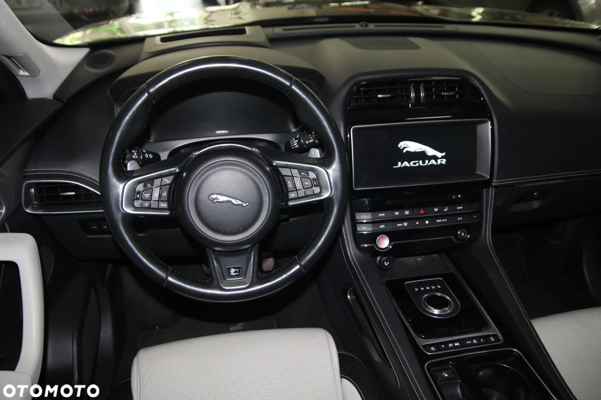 Jaguar F-Pace 3.0 V6 AWD R-Sport - 13