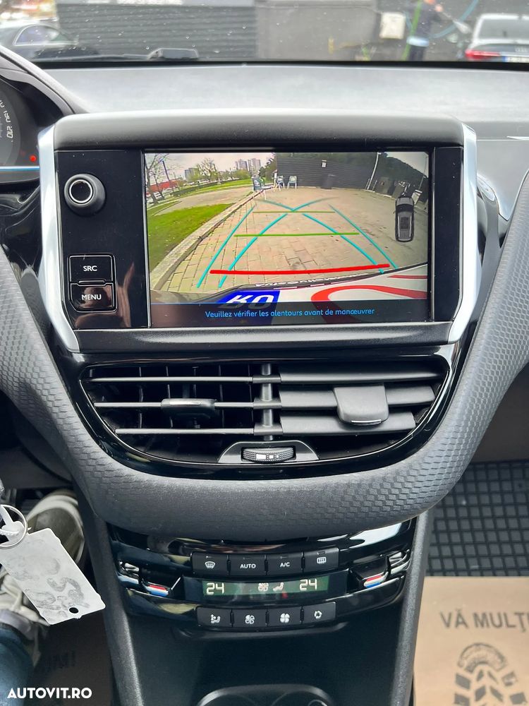 Peugeot 2008 1.2 PureTech Turbo S&S Allure - 17