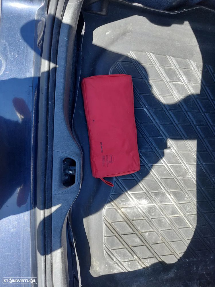 Volvo S60 2.4 D5 Nivel 3 - 40