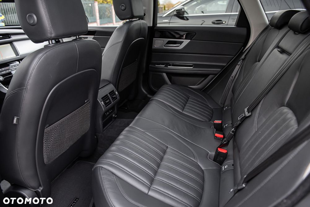Jaguar XF - 27