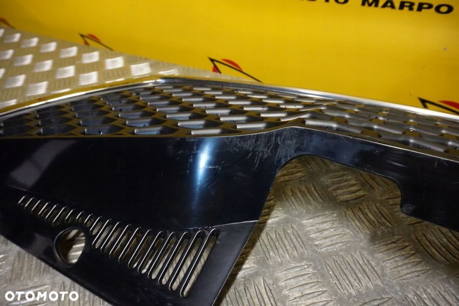 TOYOTA SIENNA 2011 - 2017 Atrapa Przód Grill Chrom USA - 8