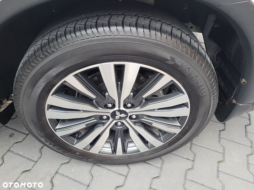 Mitsubishi Outlander 2.0 Intense + Navi 4WD CVT - 11