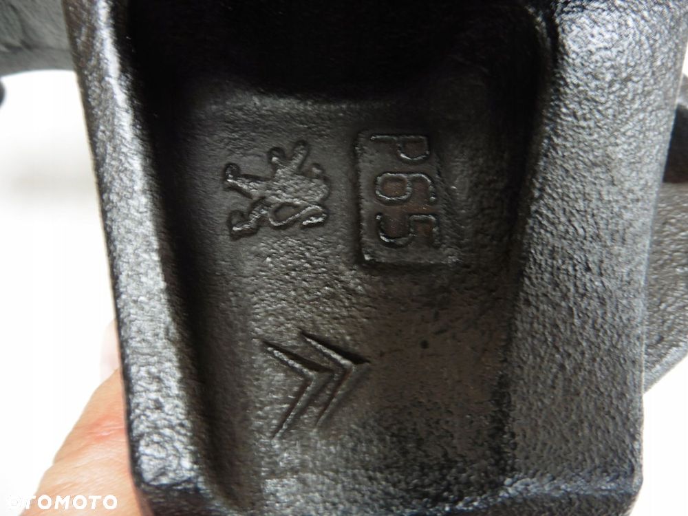 Zwrotnica piasta prawa Peugeot 308 II T9 P65 - 2