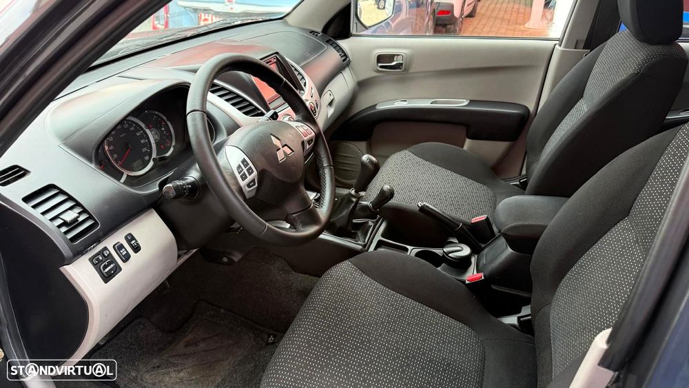 Mitsubishi L200 2.5 DI-D CD Invite CC 4WD - 4