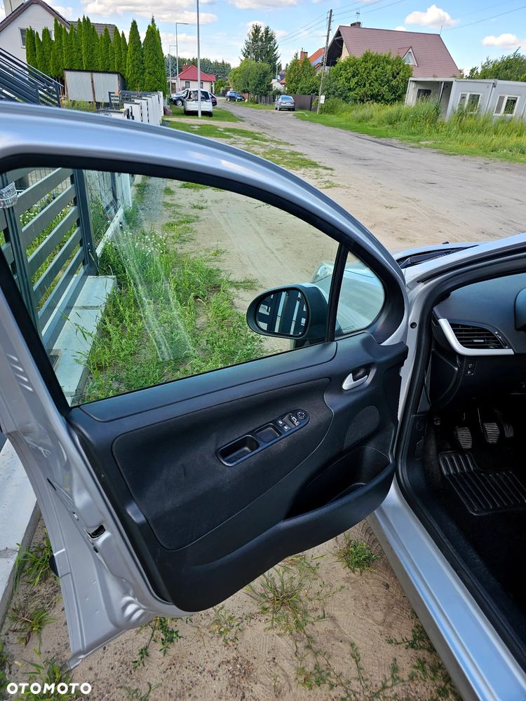 Peugeot 207 1.4 - 17