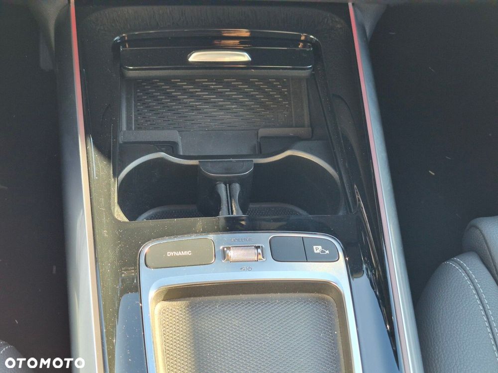 Mercedes-Benz GLA - 38
