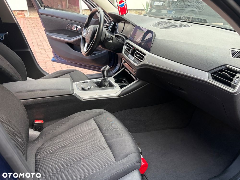 BMW Seria 3 318d - 18