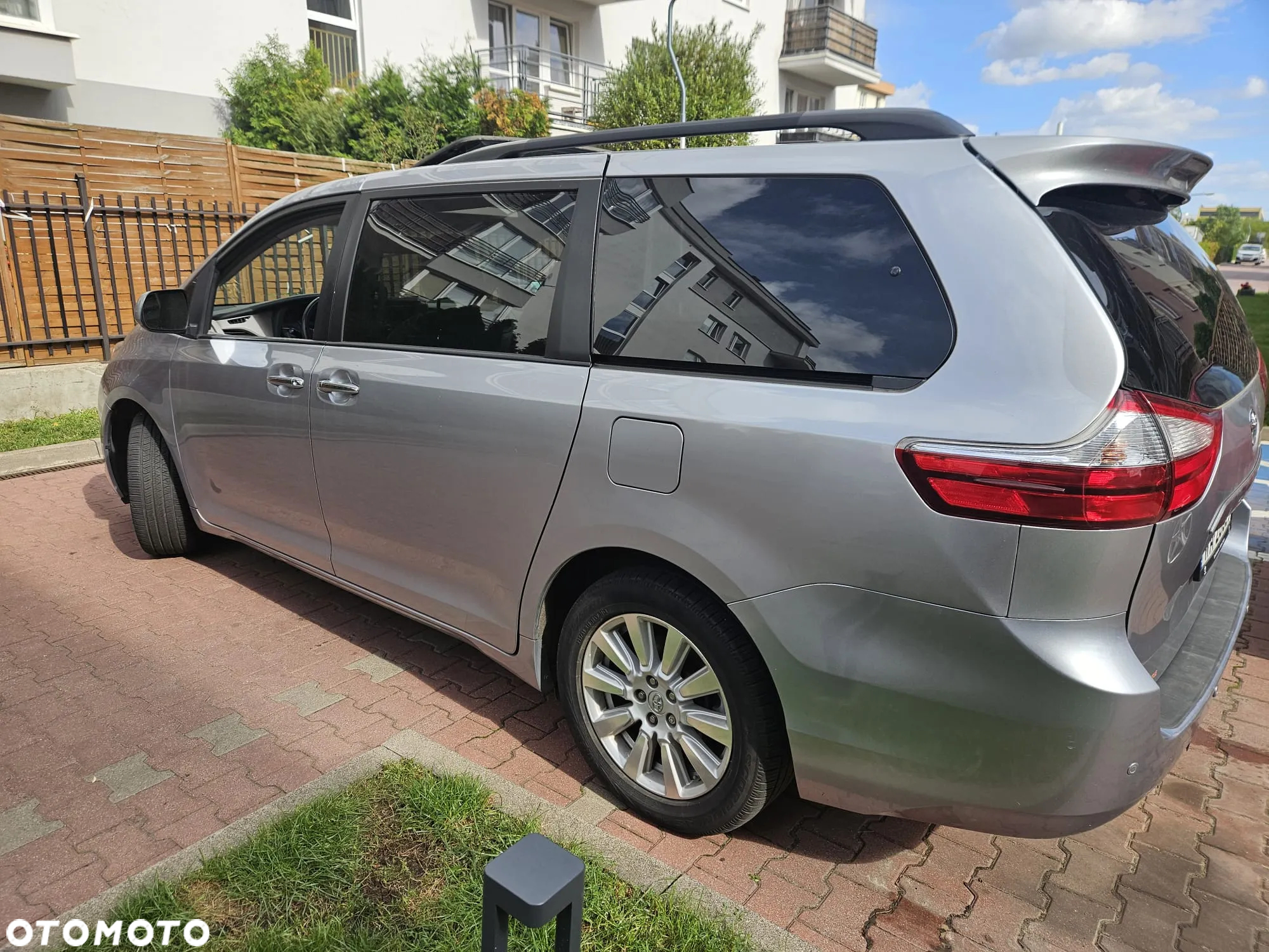 Toyota Sienna 3.5 V6 XLE AWD - 4