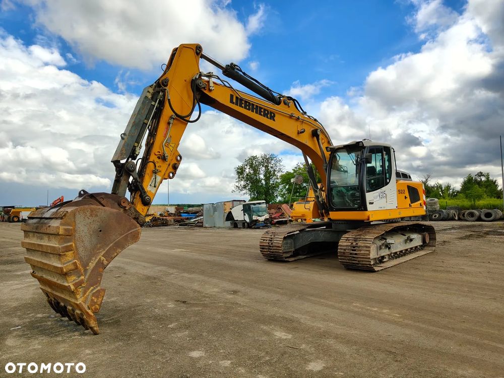 Liebherr R922 - 3