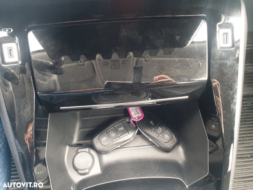 Peugeot 2008 1.2 L PureTech STT Allure - 27