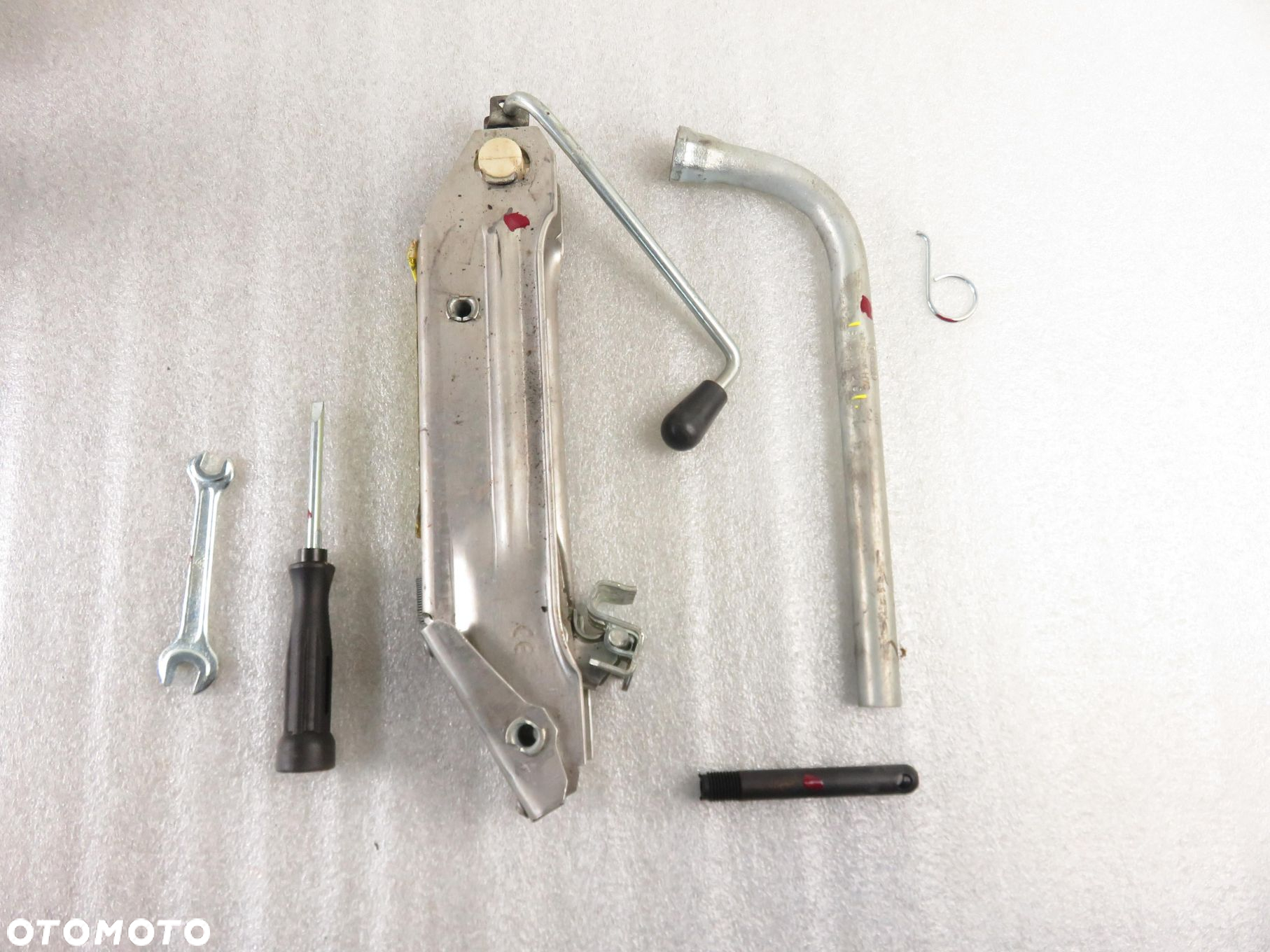 ZESTAW KOŁA ZAPASOWEGO AUDI A4 B5 8L0012109 8L0011031A 8N0012219 - 8