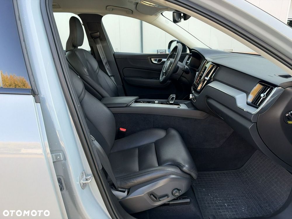 Volvo XC 60 B4 B Plus Dark - 20