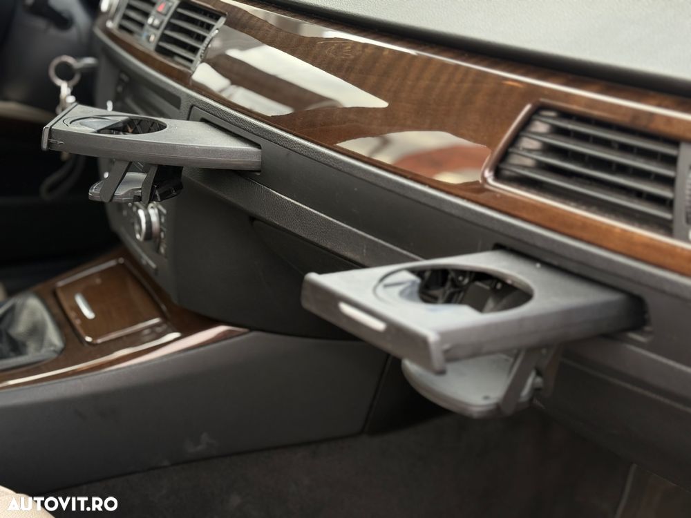 BMW Seria 3 318d DPF Touring Edition Exclusive - 18