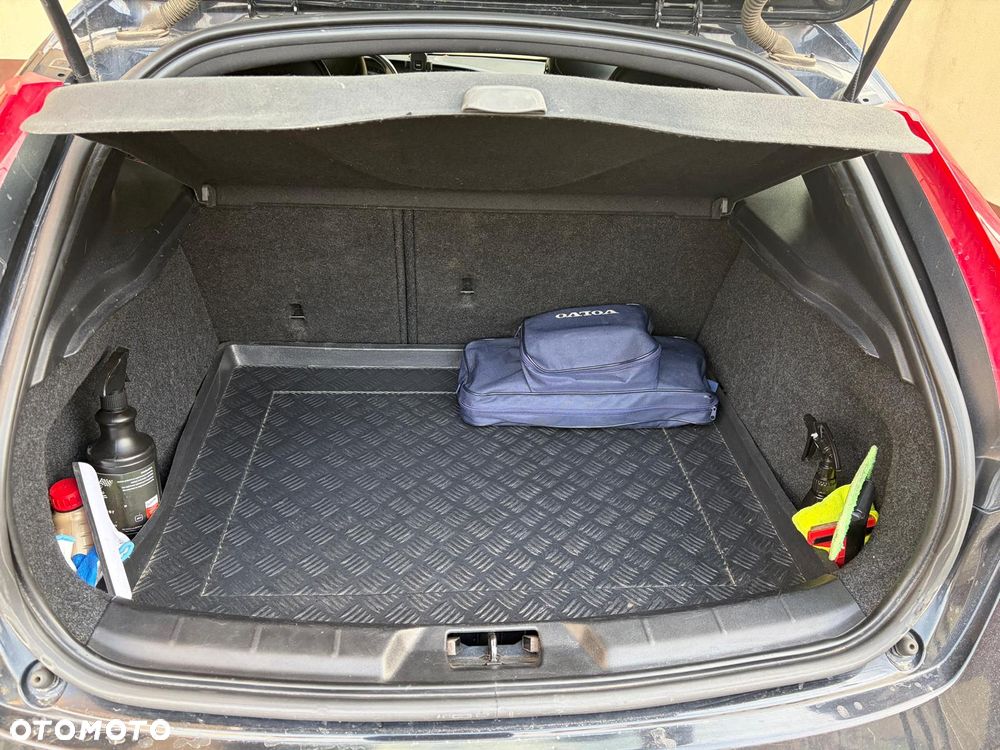 Volvo V40 ver-d2-r--design-kinetic - 20