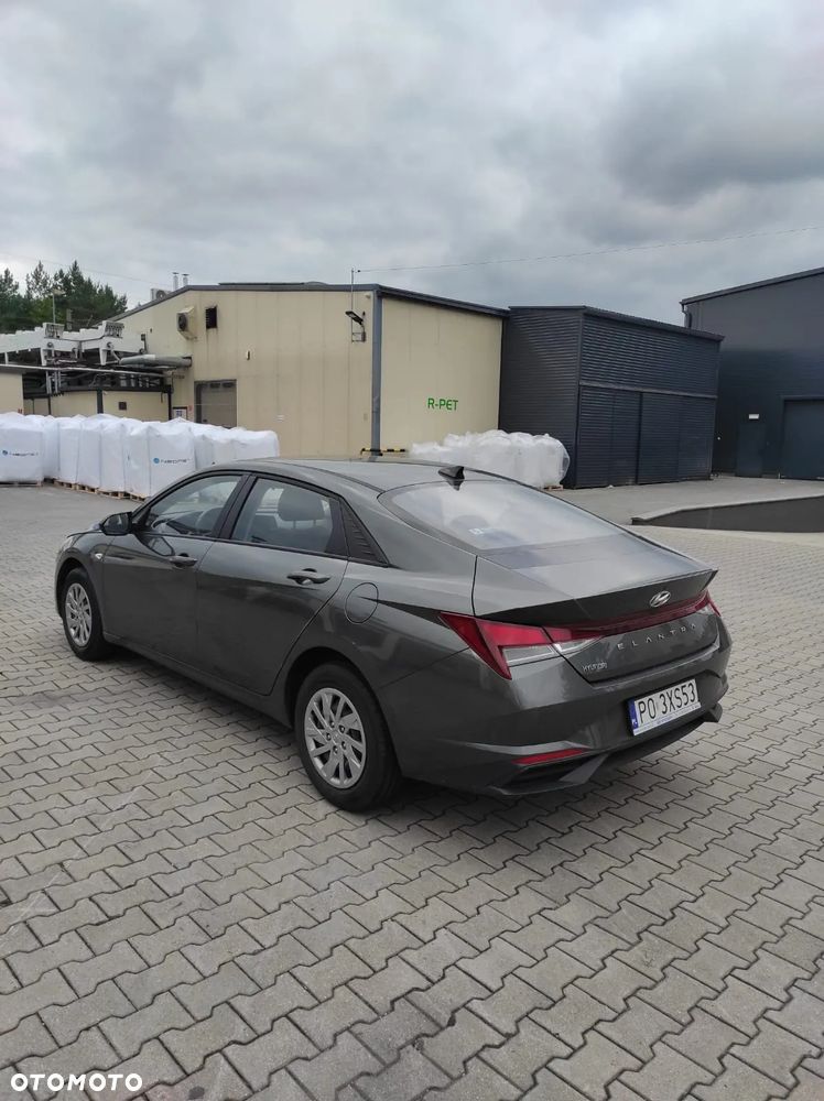 Hyundai Elantra - 3