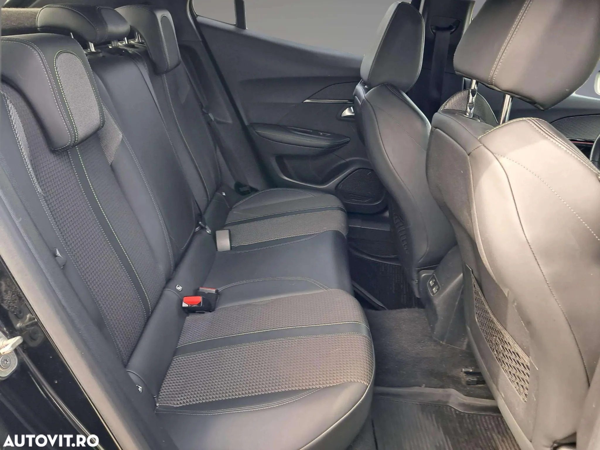 Peugeot 2008 1.2 PureTech EAT8 STT GT - 15
