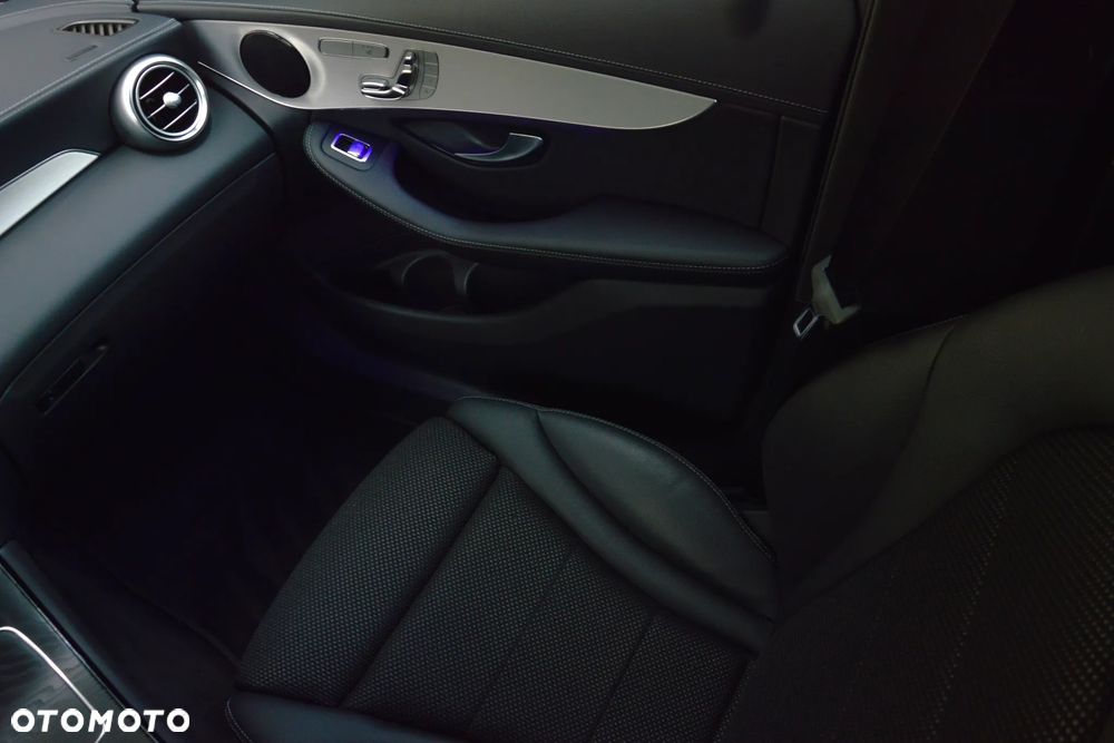 Mercedes-Benz GLC 300 e 4-Matic - 21