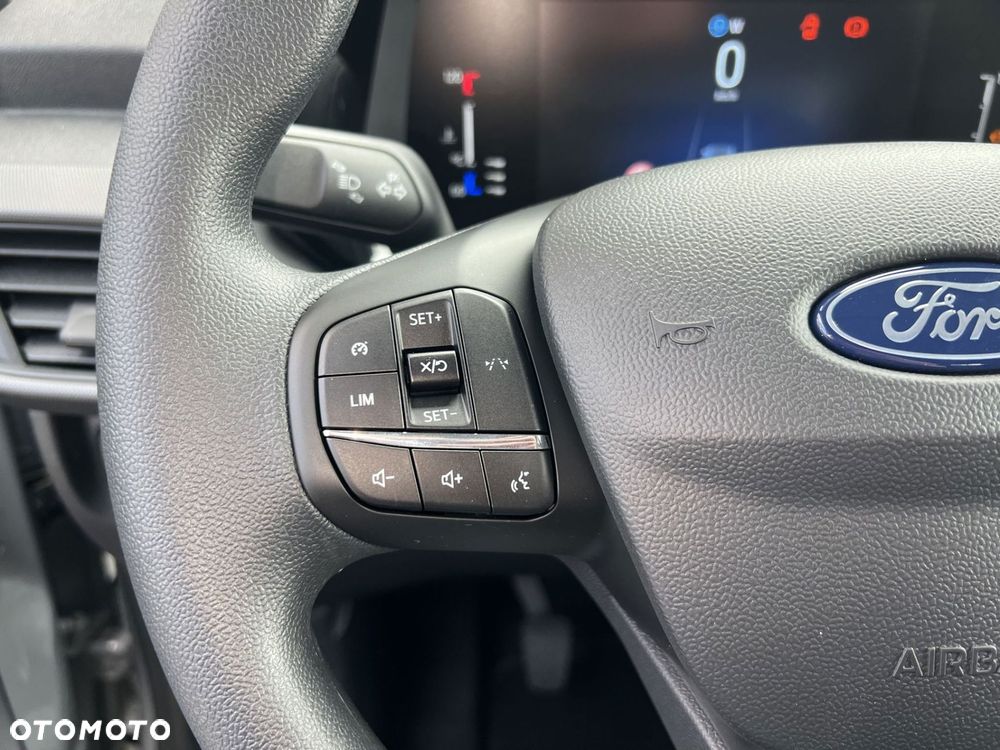 Ford Transit Courier - 23