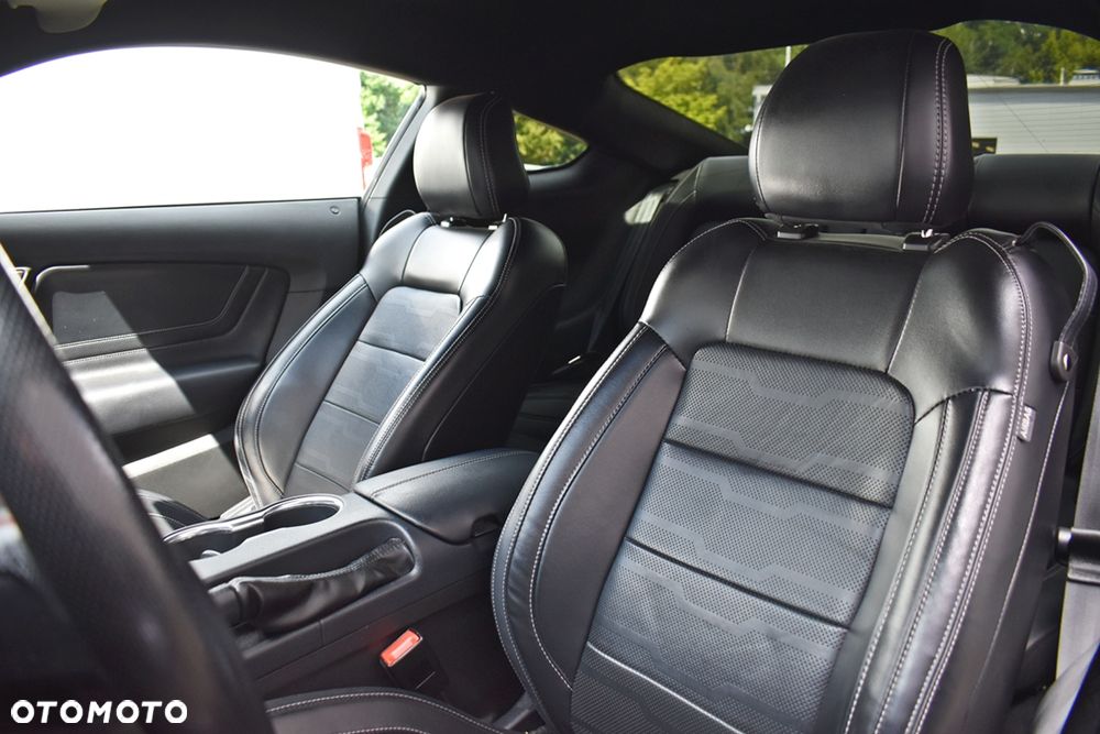 Ford Mustang 5.0 V8 GT - 12