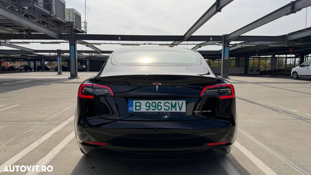Tesla Model 3 Long Range AWD Premium - 37