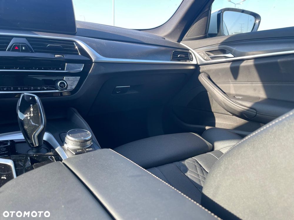 BMW Seria 5 520d xDrive MHEV M Sport sport - 12