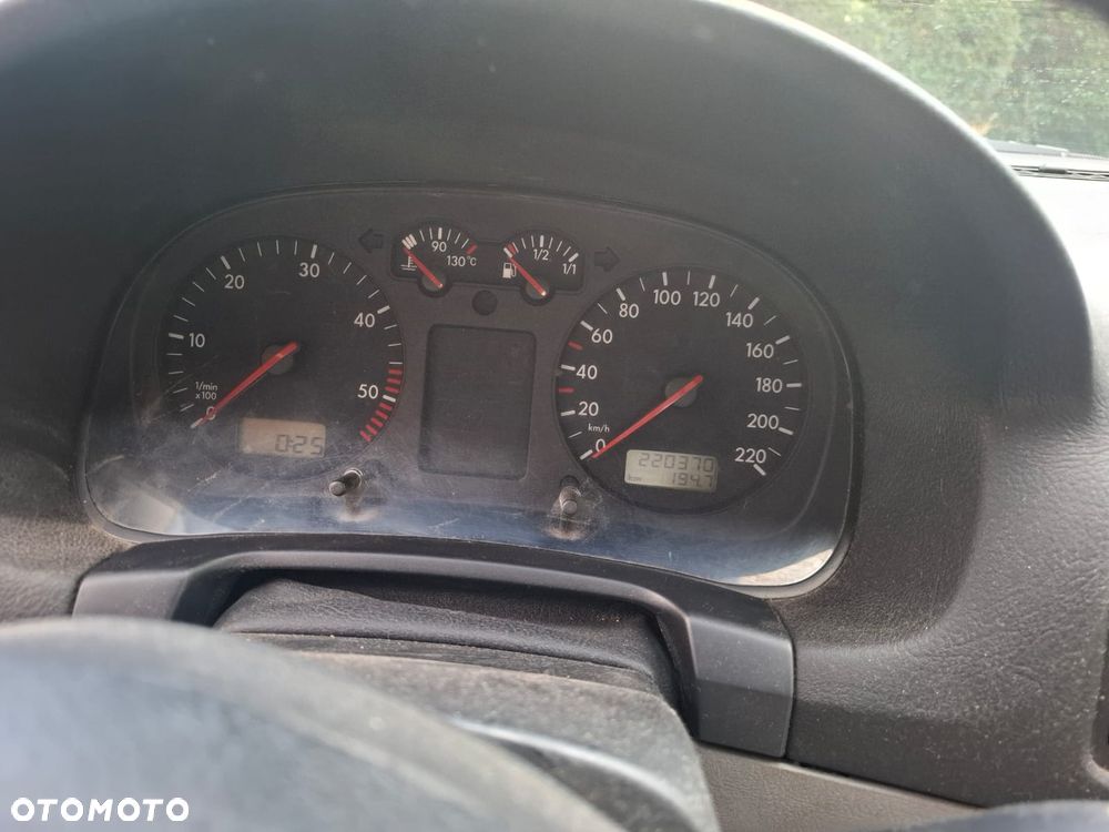 Volkswagen Golf 1.9 TDI Highline - 11