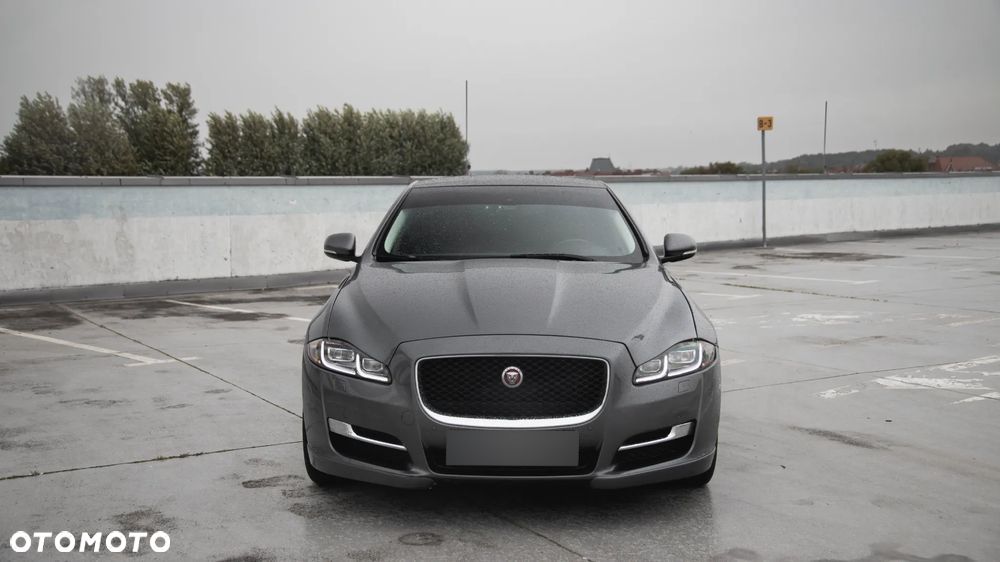 Jaguar XJ 3.0 T AWD R-Sport - 3