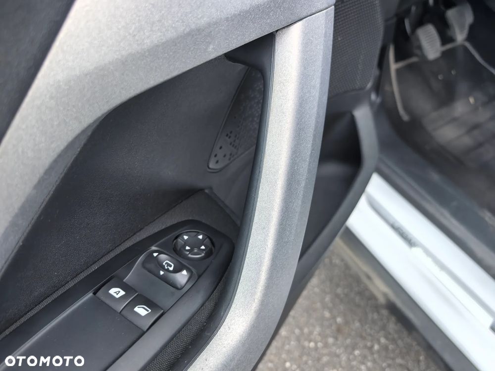 Peugeot 2008 BlueHDi 100 STOP & START Style - 15