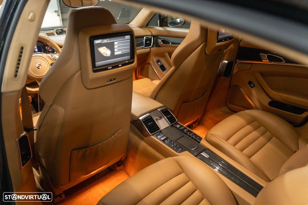 Porsche Panamera Turbo S PDK - 22