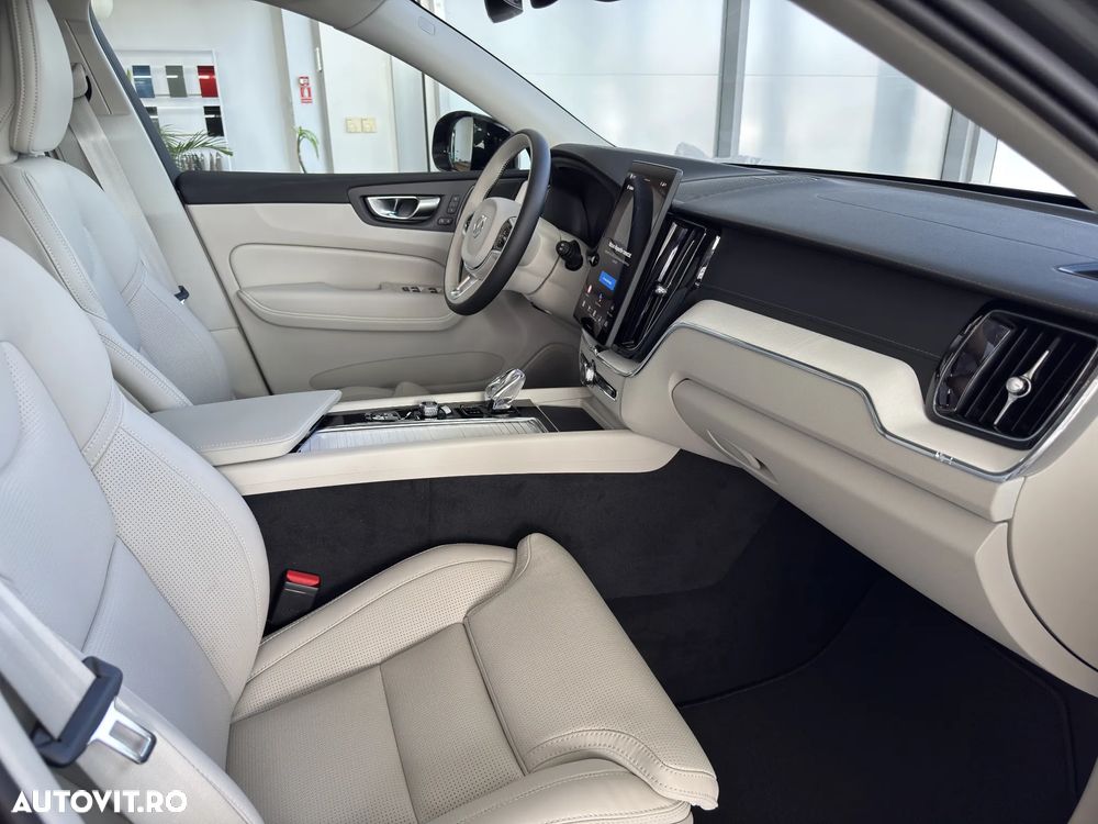 Volvo XC 60 B5 MHEV AT AWD Ultimate Dark - 11