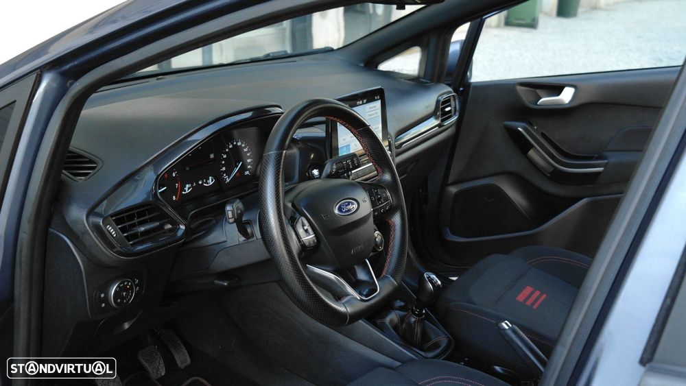 Ford Fiesta 1.0 EcoBoost ST-Line - 32