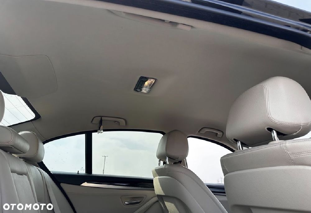 BMW Seria 5 520d xDrive - 14