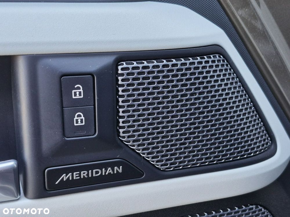 Land Rover Defender - 21
