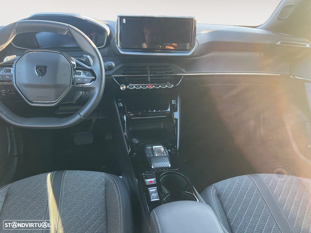 Peugeot 2008 1.2 Hybrid Allure e-DCS6 - 11