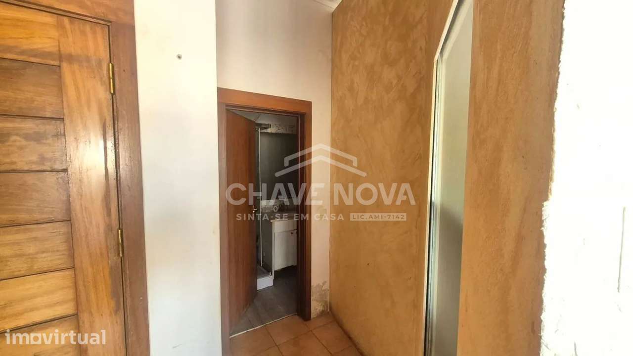 T0 em Santa Marinha com Excelente Localização - Grande imagem: 4/8