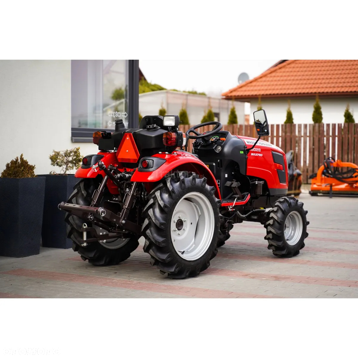 Massey Ferguson MF6028 - 12