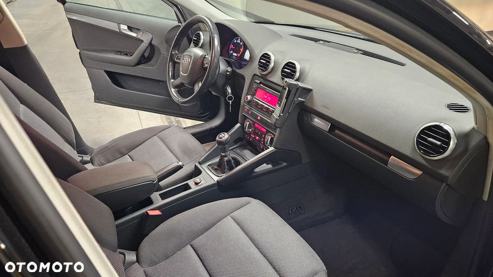 Audi A3 Sportback 1.6 TDI DPF Attraction - 11