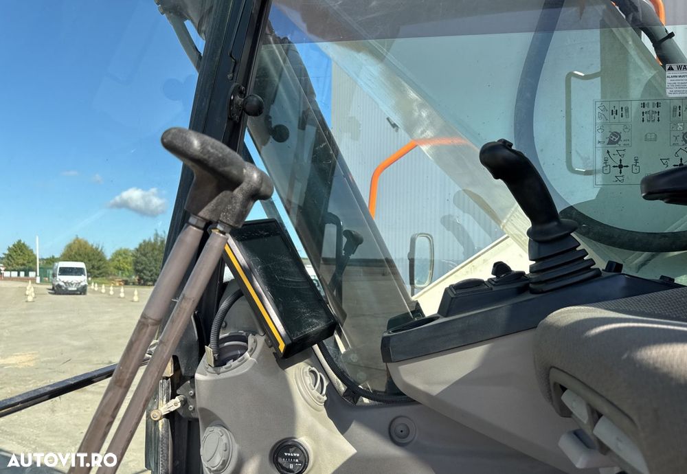 Volvo EC220EL Excavator - 8