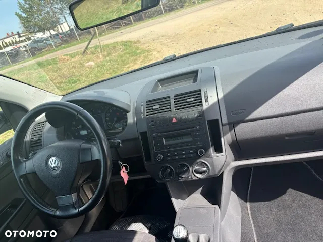Volkswagen Polo - 8