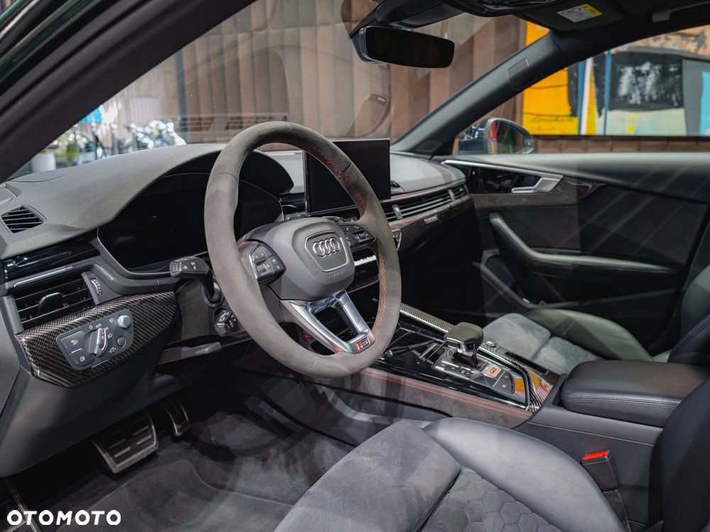 Audi RS4 Limousine - 7